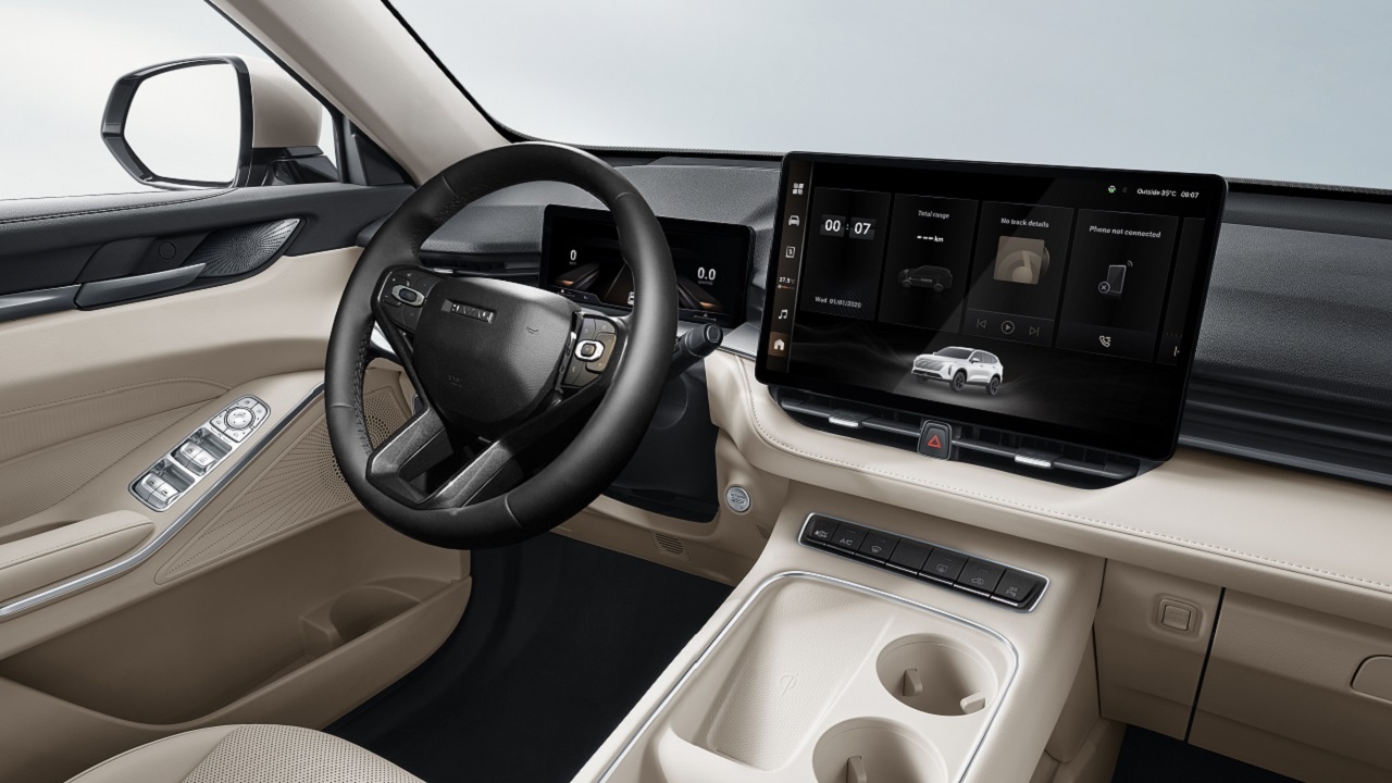 14,6 dyumli ovozli multimedia ekrani, CarPlay, Android Auto